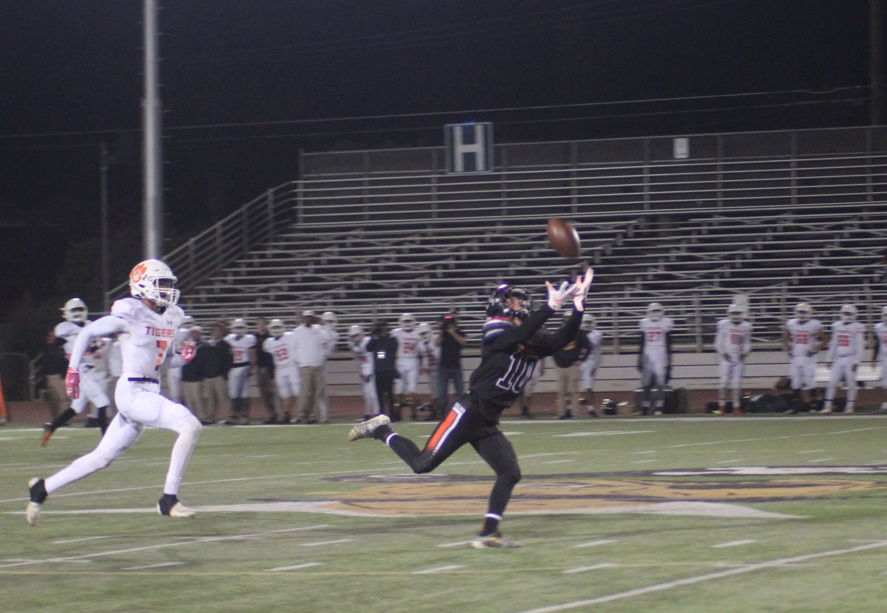 Bears rout Tigers in D-IV quarterfinals